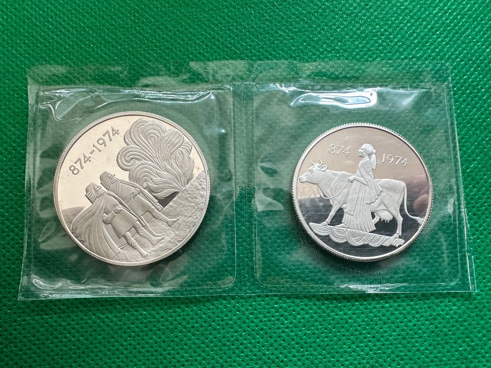 Lot 272: 1974 Whole Coin Set Iceland Silver Proof Anniversary 2 Coin Set.