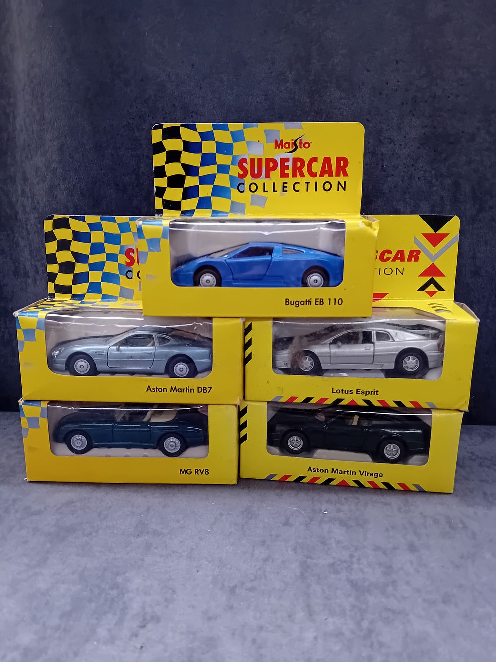 Lot 740: Lot of 5 Maisto Supercar collection diecast Bugatti...