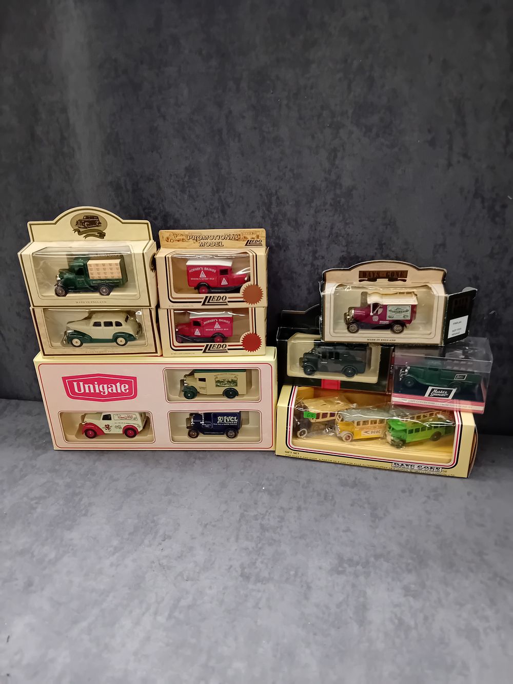 Lot 738: Large Mixed Lot of Lledo Diecasts 7 Single...