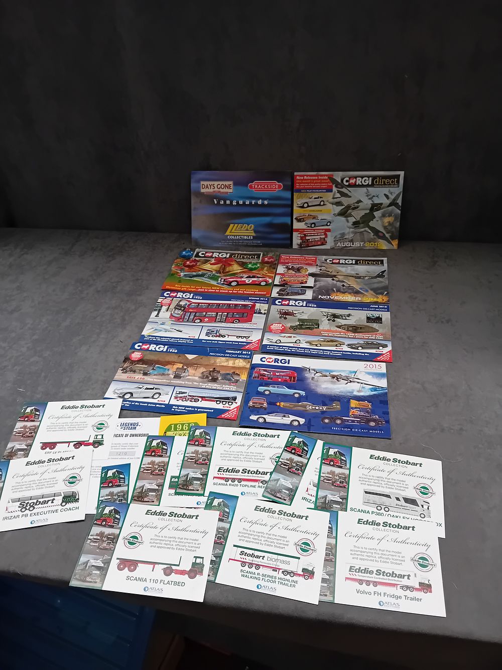 Lot 735: Mixed lot of Diecast collectors books and Leaflets...
