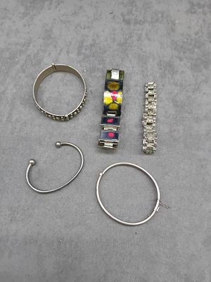 Mixed lot if 5 Bracelets as pictured