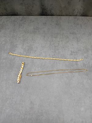 mixed lot of 2 Necklaces and 1 Bracelet as pictured