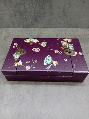 Oriental jewellery box as pictured