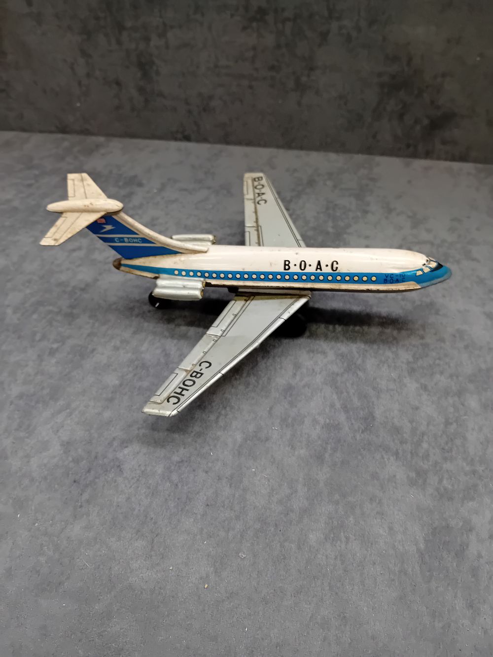 Lot 576: Tin toy plane B.O.A.C made in Japan 