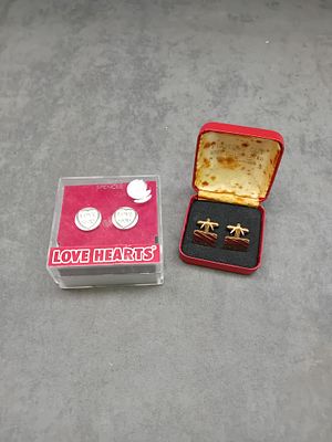 Mixed lot of 2 Cuff links 
1 Love Hearts 
1 Diamond cut 22ct Gold plated