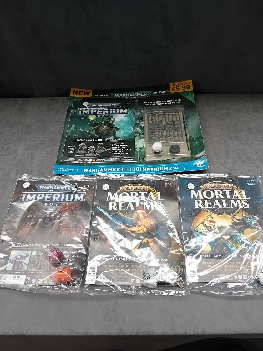 Lot 361: Mixed lot of 4 Warhammer collectors magazines 2...