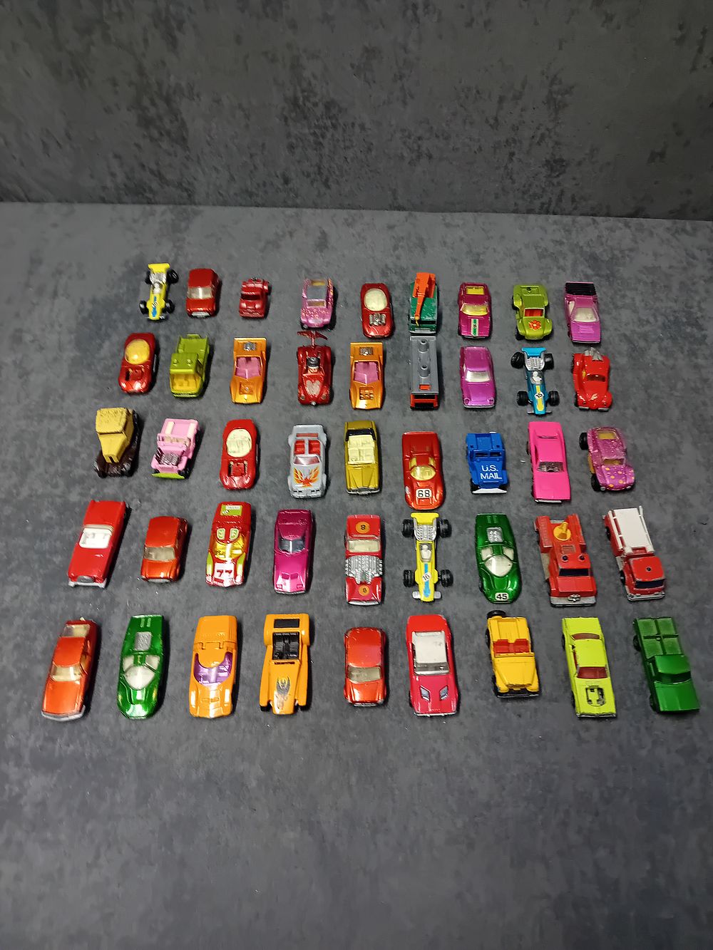 Lot 400: Large mixed lot of Matchbox Diecasts Played with...