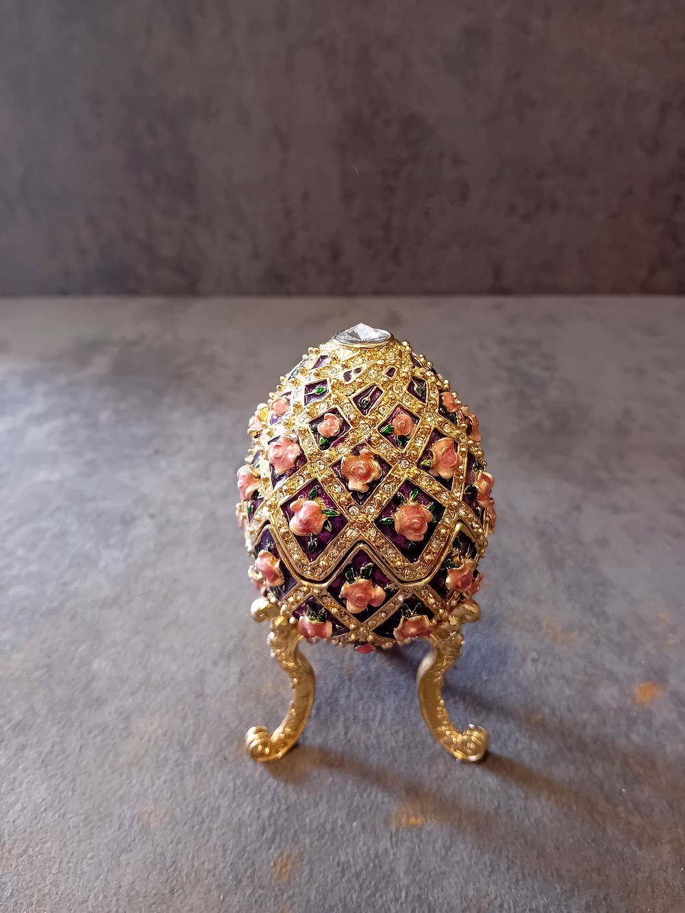 Lot 295: Emerald secrets Faberge egg style Music box As...