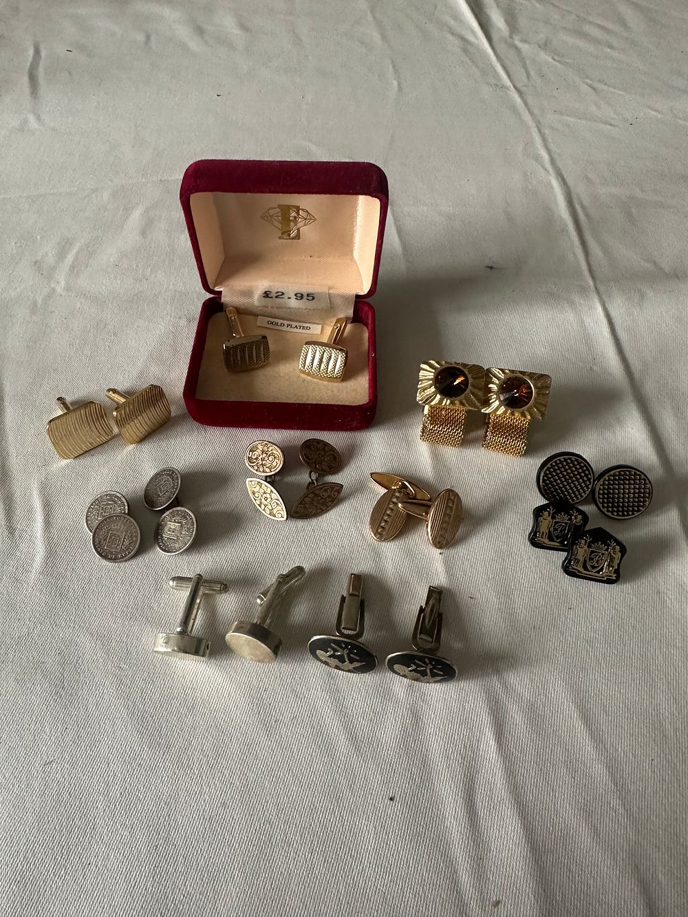 Lot 304: Mixed lot of cuff links as pictured