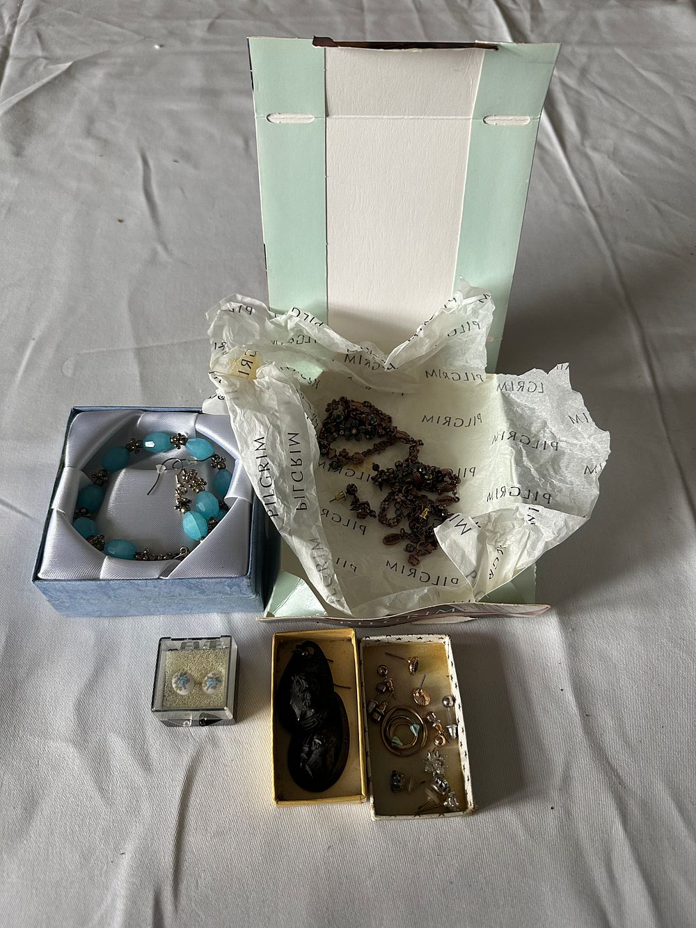 Lot 303: Mixed lot of dress jewellery as pictured. Includes 2 x sets