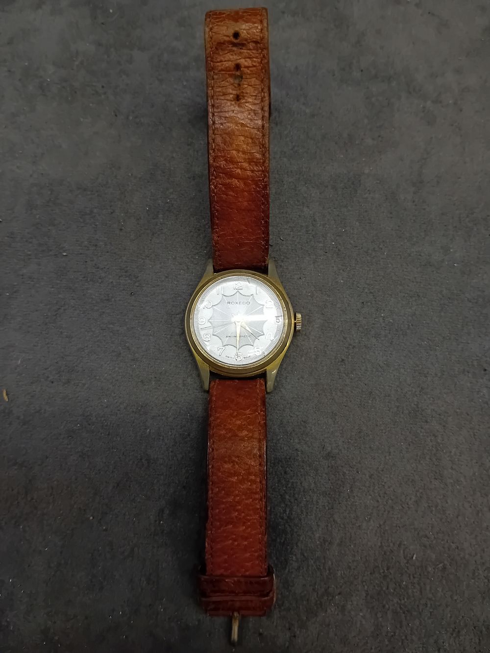Lot 312: Roxedo Swiss made watch as pictured 