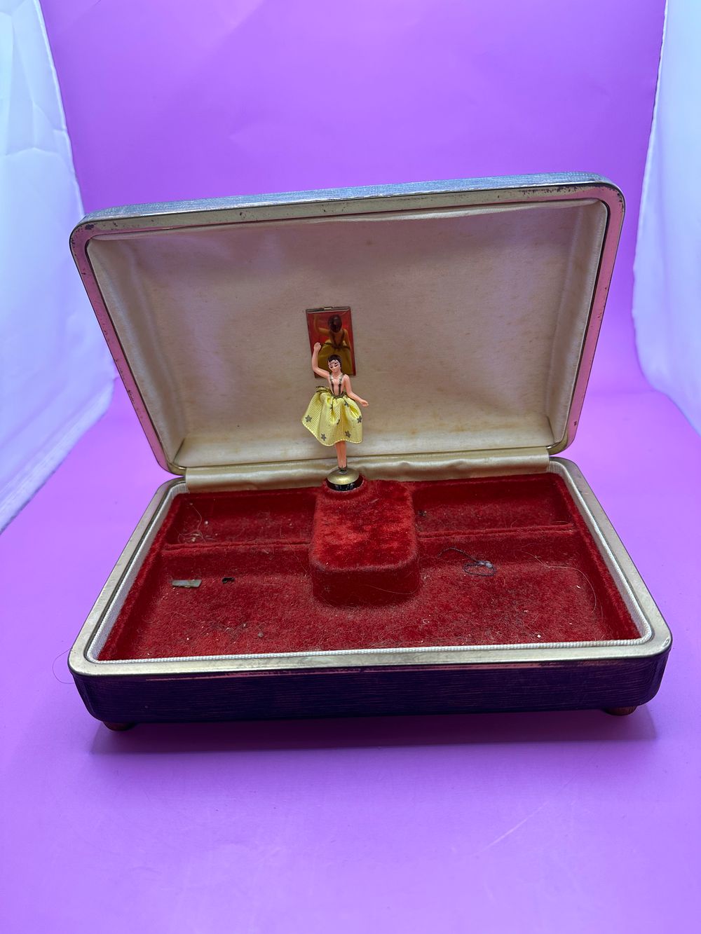 Lot 323: 1950s Swiss styled Reuge dancing ballerina jewellery box...