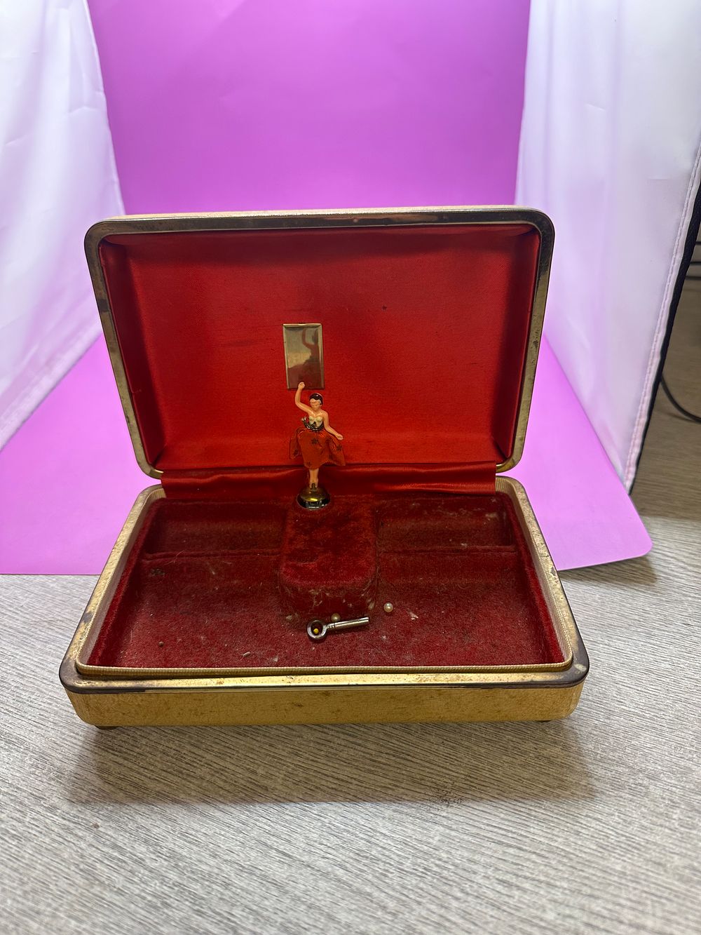 Lot 324: 1950s Swiss styled Reuge dancing ballerina jewellery box...