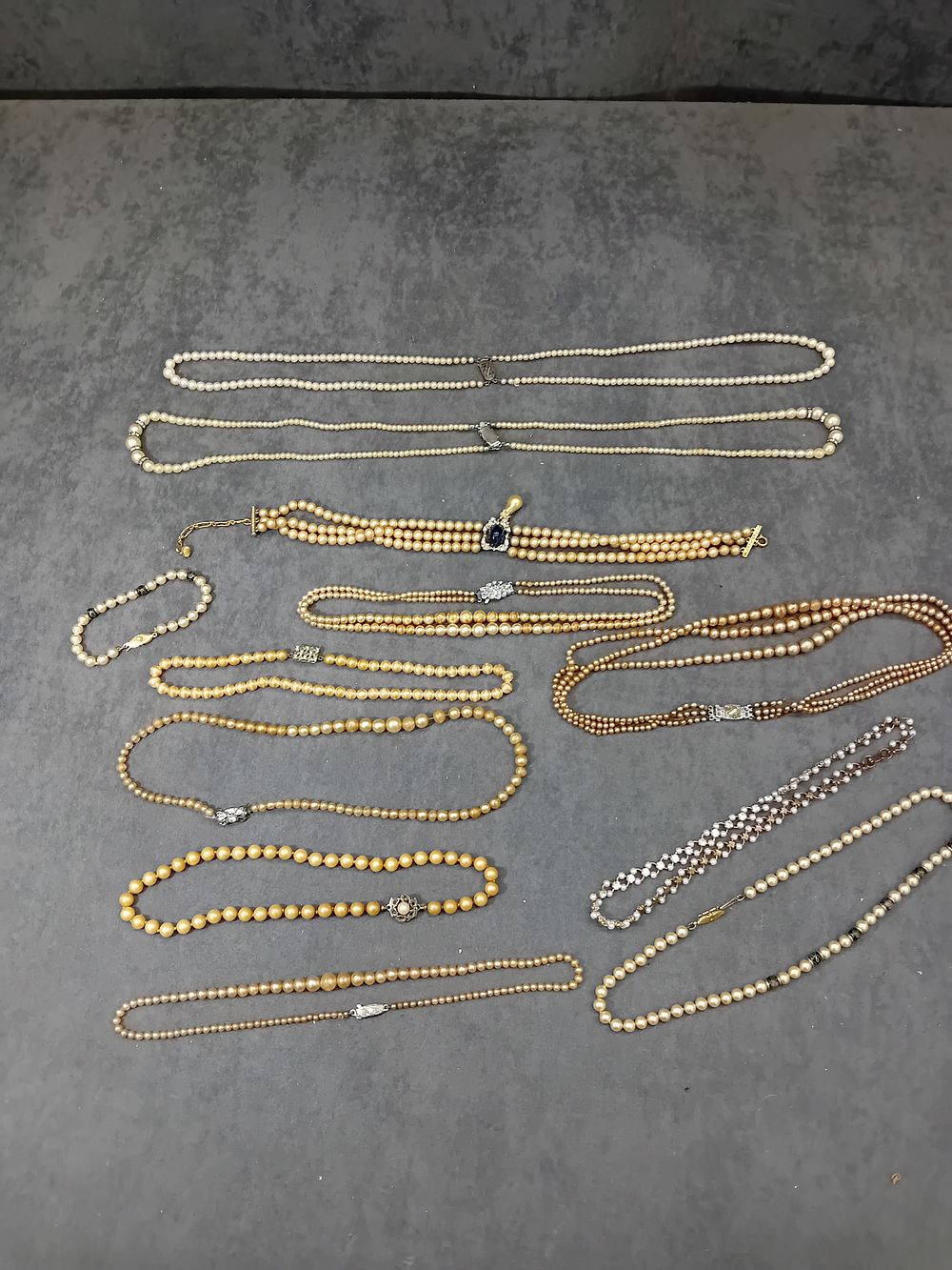 Lot 335: Mixed lot of dress Jewelry, Peal designs with...