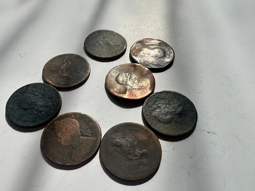 Lot 227: 8 x heavy copper 1/2d pennies George III...