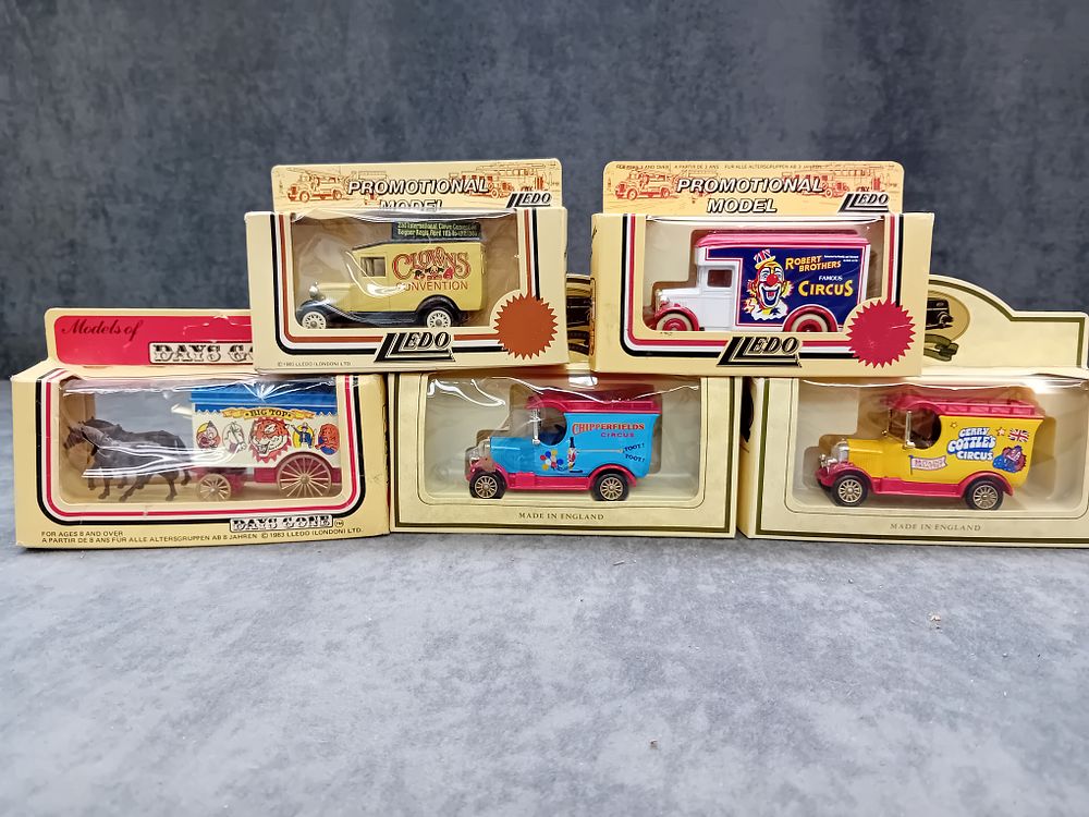 Lot 259: Mixed lot of 5 Lledo diecasts all circus...