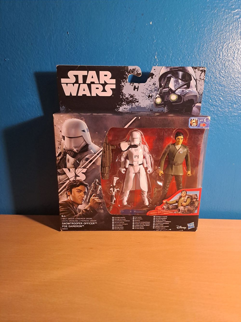 Lot 514: Starwars Rogue One containing figures, Snow Trooper Officer and Poe Dameron