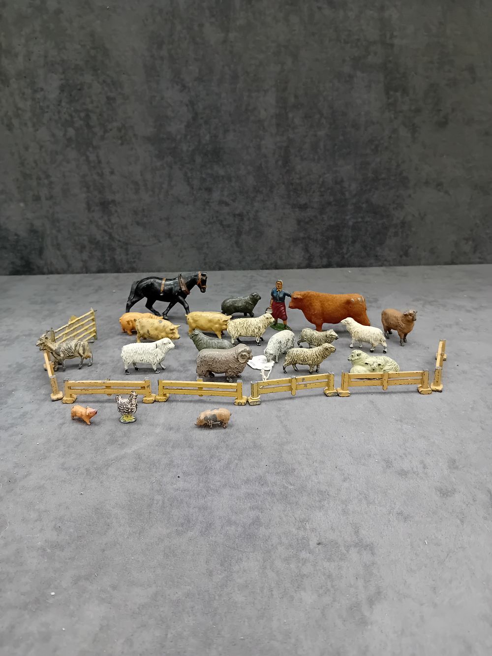 Lot 559: Large selection of vintage lead farm figures there...