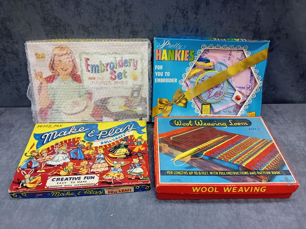 Lot 563: Mixed lot of vintage children's craft related toys...