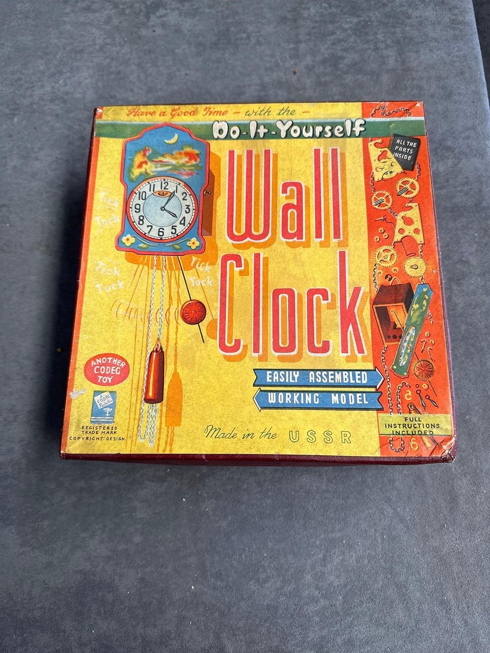 Lot 537: Codes Do it yourself wall clock made in...