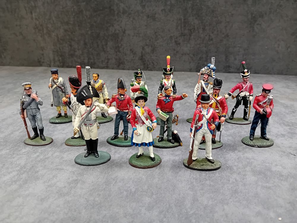Lot 505: 15 x Del Pardo Painted figures.