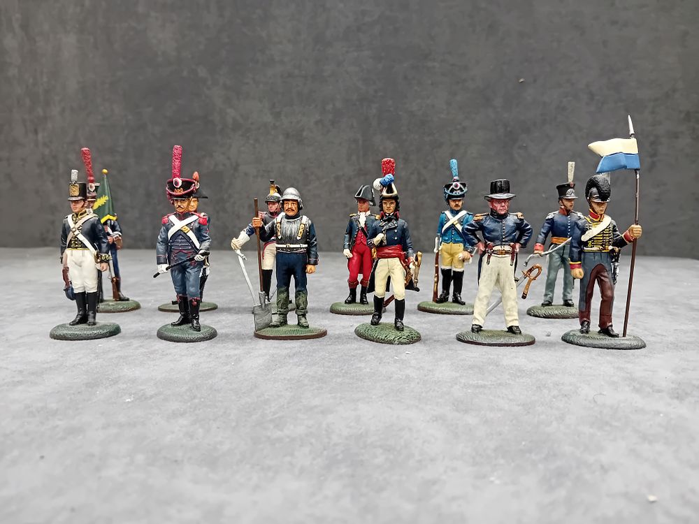 Lot 507: 12 x Del Pardo Painted figures.