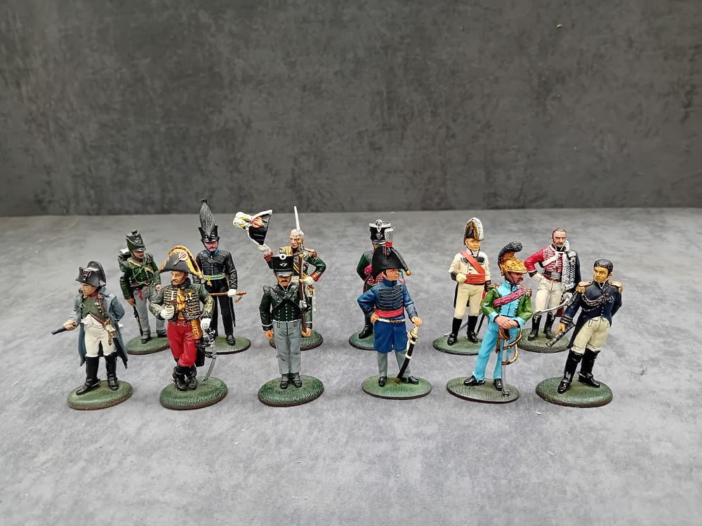 Lot 508: 12 x Del Pardo Painted figures.