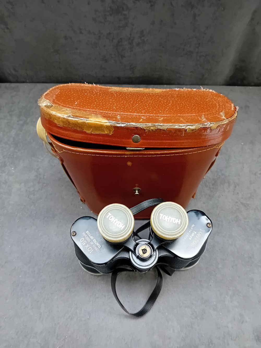 Lot 303: Tohyoh Tokyo no. P74-03035 Binoculars in case as...