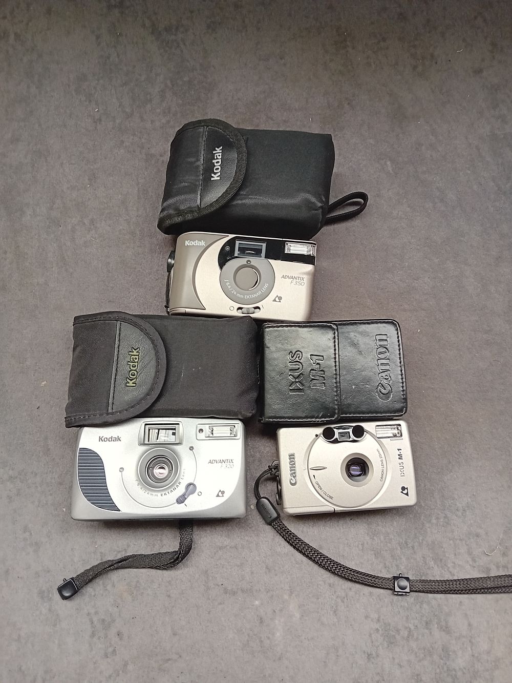 Lot 307: No reserve 3 x cameras  1 kodak advantix...