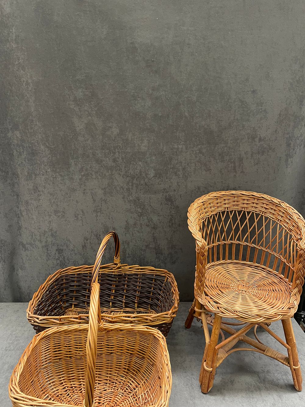 Lot 337: 2x Whicker basket and 1 child’s arm chair 