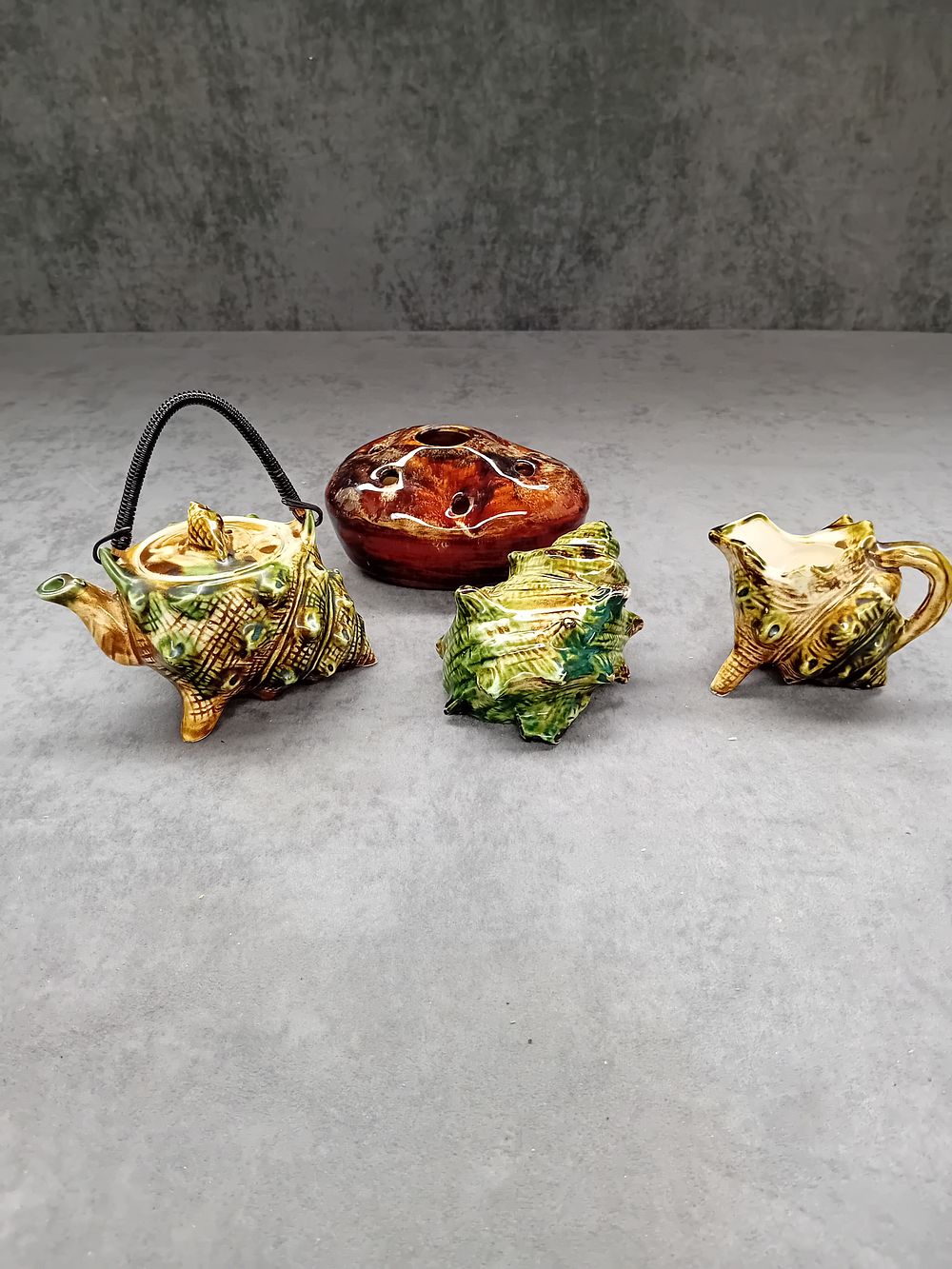 Lot 162: Shell inspired chinaware as pictured