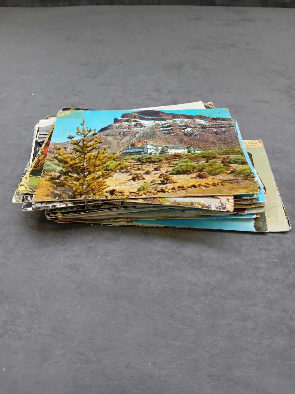 Lot 173: Mixed lot of international postcards