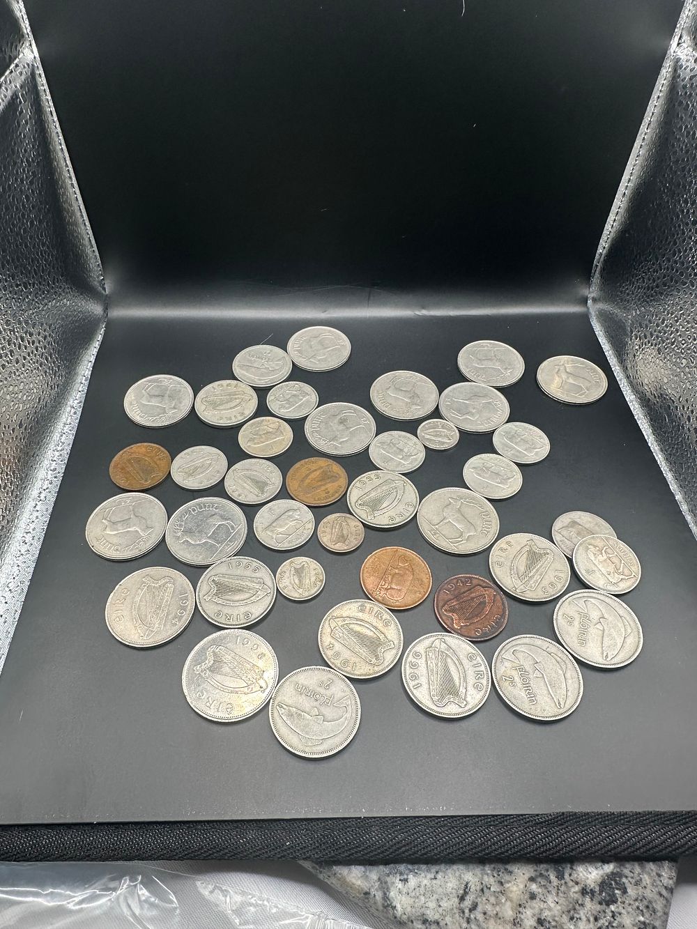 Lot 275: mixed lot of old Irish coins, this lot...
