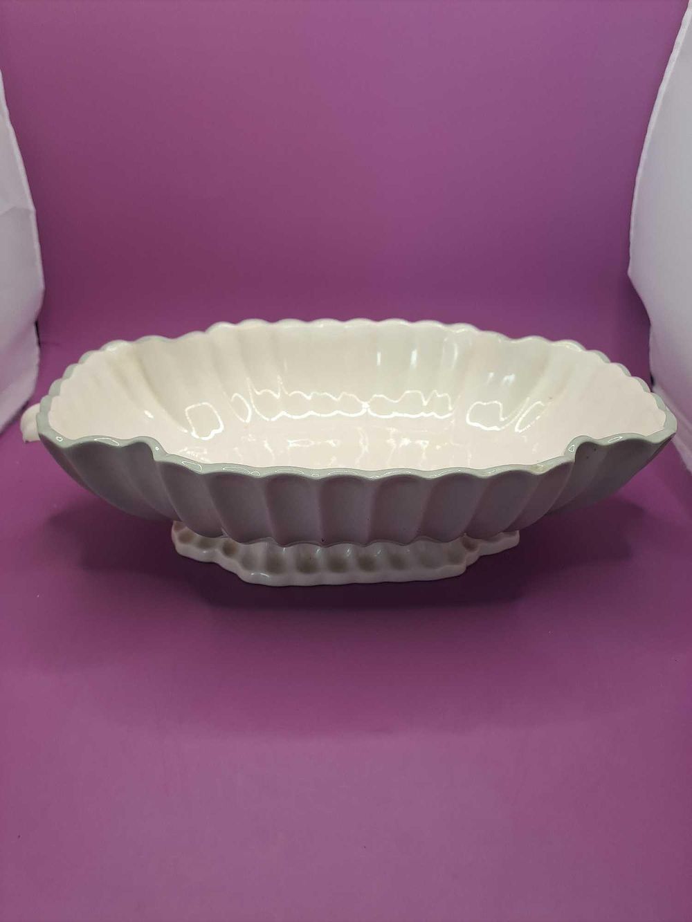 Lot 344: Spode Fortuna England Pastel Green Ceramic Dish