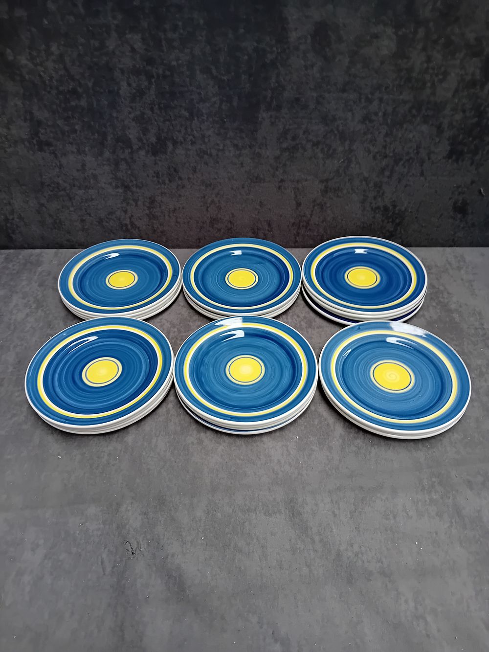 Lot 392: Lot of 23 plates made by Dudson