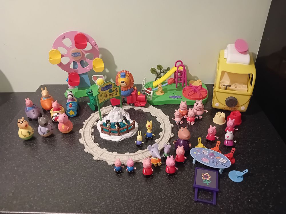 Lot 475: Large mixed lot of peppa pig children's toys...