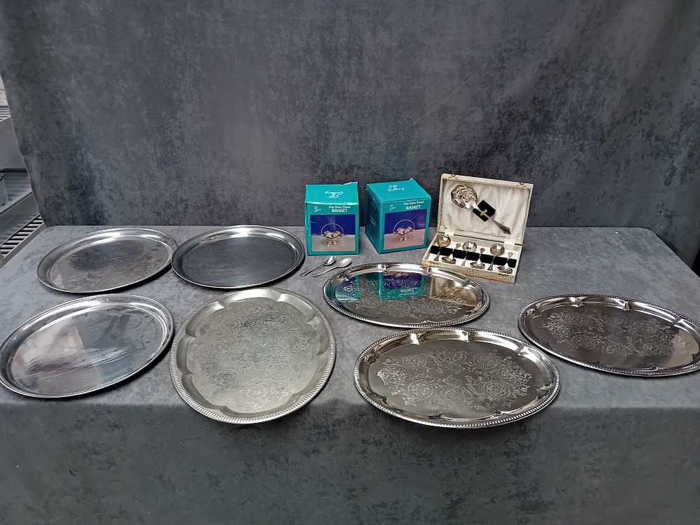 Lot 131: Large mixed lot of metal ware containing some...