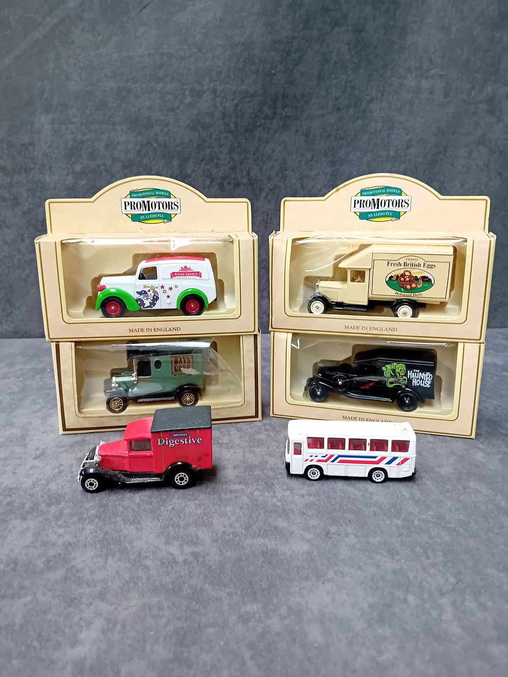Lot 613: Mixed lot of 6 diecast  4 x lledo ...