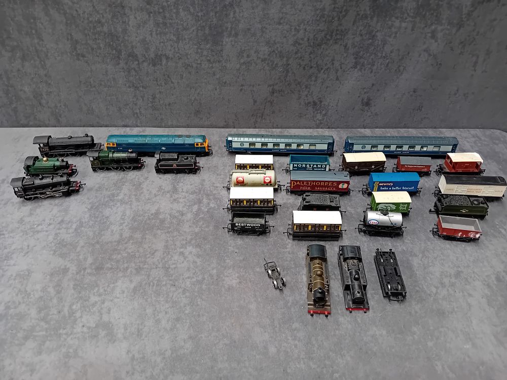 Lot 428: Huge mixed lot of hornby Trains and Carriages...
