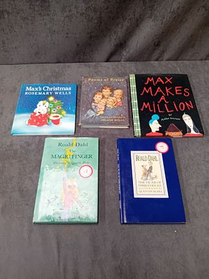 Mixed lot of children's books 
Poems of praise 
Roald Dahl The Vocar of 