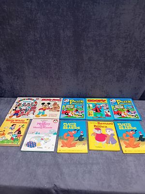 LOT OF TEN WALT DISNEY ANNUALS AND BOOKS AS PICTURE 1970s - 1980s