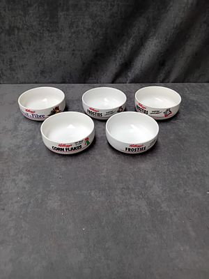 Lot of 5 Cereal Bowls 
3 x Kelloggs Frosties 
1 x Kelloggs Fruit and Fibre 
1 x Kelloggs 