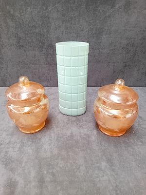 Mixed lot of glassware as pictured