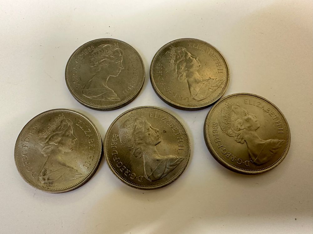 Lot 174: 5 x 1968 UNC 2 Shillings 10 pences 