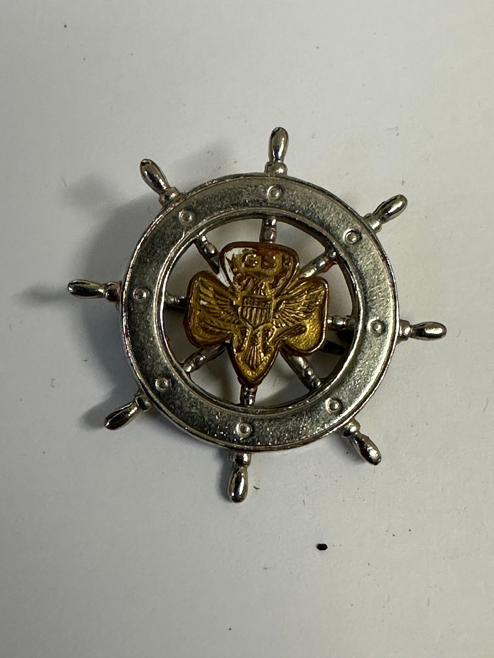 Lot 187: Vintage USA Mariner pin Badge 