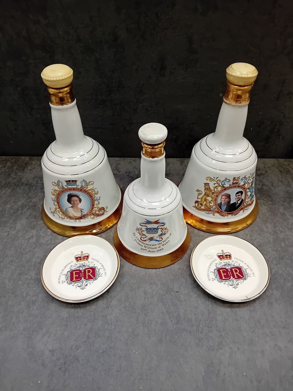 Lot 252: Commemorative Royal Family Bell and Plate Set