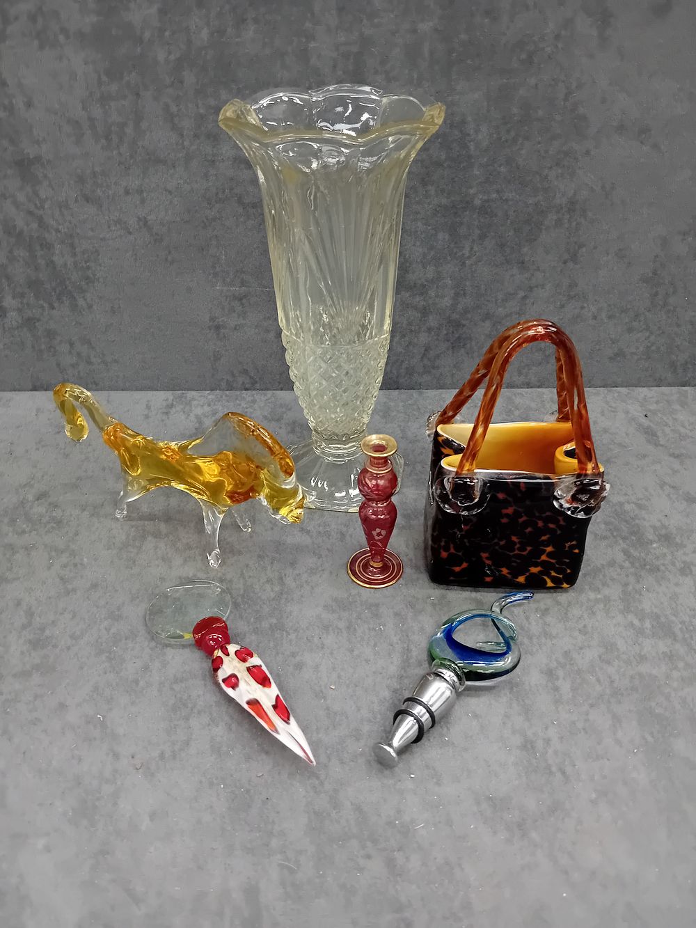 Lot 268: Mixed lot of glassware as pictured
