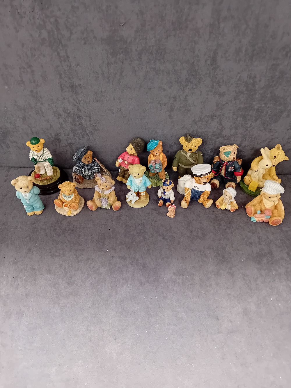 Lot 281: Mixed lot of ornamental bears including Cherished teddies,...