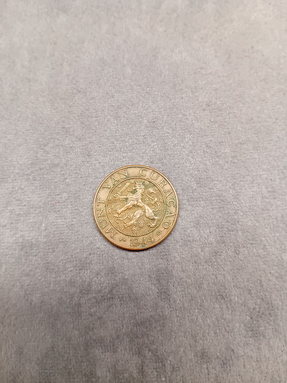 Lot 312: 1944 curacad 2 1/2 cent coin