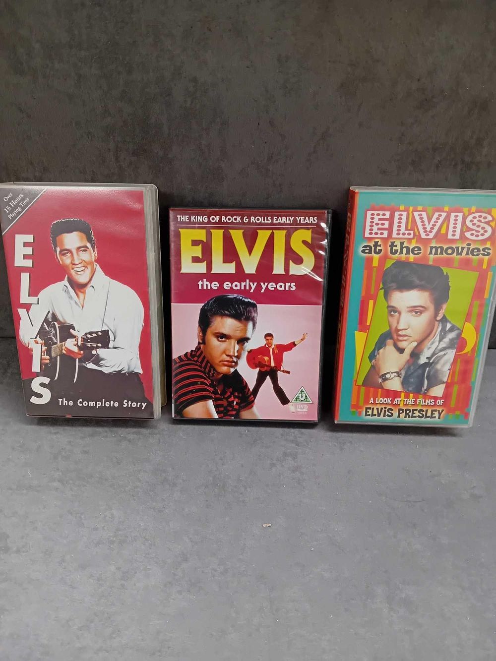 Lot 414: 3 x Elvis collectibles 1 x Elvis the...